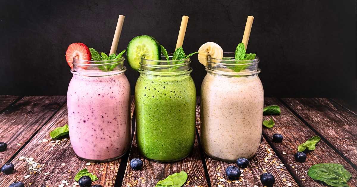 gyümölcsös smoothie növényi tejjel