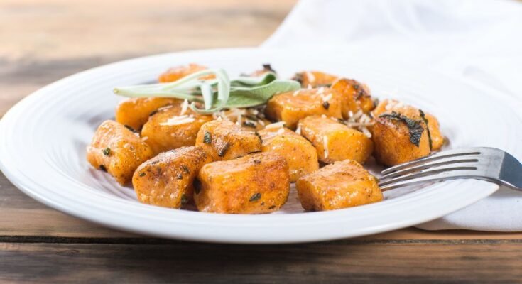 Édesburgonyás gnocchi barnavajas zsályamártással