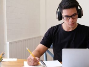 online tanfolyamok munka mellett
